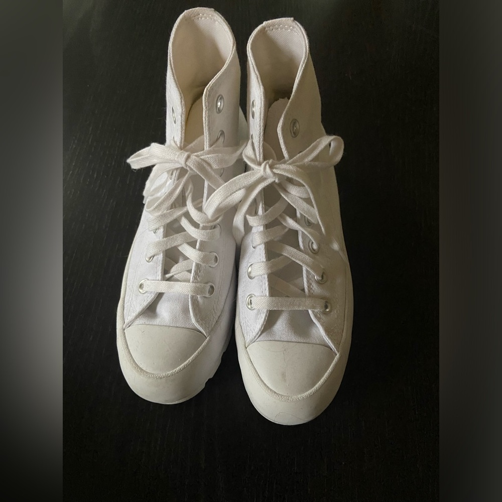 White Converse Chuck Taylor Canvas Lugged High Tops | Size 7.5 | NWOT